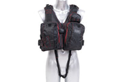 Colete Hart Oceanic Pro - em manequim vista frontal completa com fitas de perna, cinto ajustável e 4 bolsos frontais
