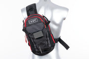 Bolsa Hart Airy Tech 10L - vista frontal em manequim com alca de ombro cruzada, logo HART branco e fecho vermelho superior