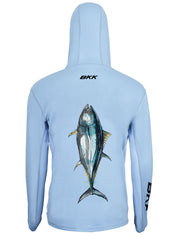 Camisola BKK Hooded Performance Shirt Tuna Light Blue – Vista Traseira com Grafismo Atum | Barracuda Pesca