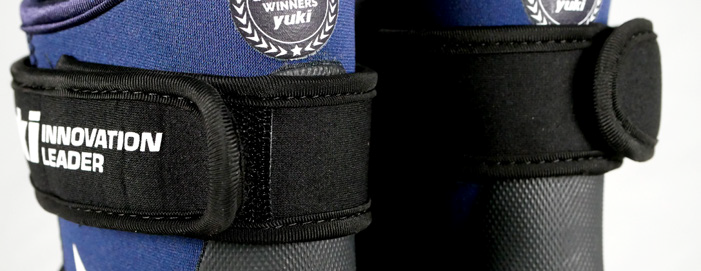 Yuki World Championship Boots - Detalhe do sistema de fecho de velcro resistente e ajustável no tornozelo de neoprene
