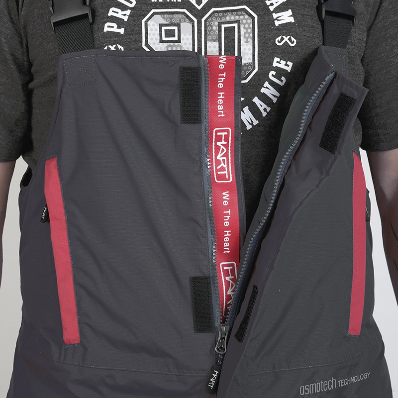 Fato Hart Oceanic Pro Set - detalhe lateral jardineira com bolso cargo lateral, fecho de correr e anilha em D para acessórios