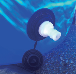 Yuki EVA Foldable Bucket - Detalhe da válvula de drenagem com tampa branca

