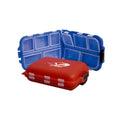 Caixa impermeável multicompartimentos azul e laranja com tampa transparente dividida em múltiplos compartimentos, fecho de segurança lateral preto, dimensões 99x65x30mm, ideal para organização de anzóis, emerilhões e chumbos