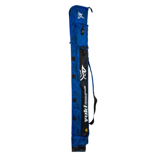 Bolsa canas Space 180x18cm poliéster 6x300D reforço PVC jigging baitcasting
Bolsa Space pormenor 2 bolsos laterais alça acolchoada base reforçada
Bolsa Space 180cm canas 1 secção camuflado azul logo Yuki branco profissional
Bolsa Space design competição poliéster premium PVC durabilidade máxima
