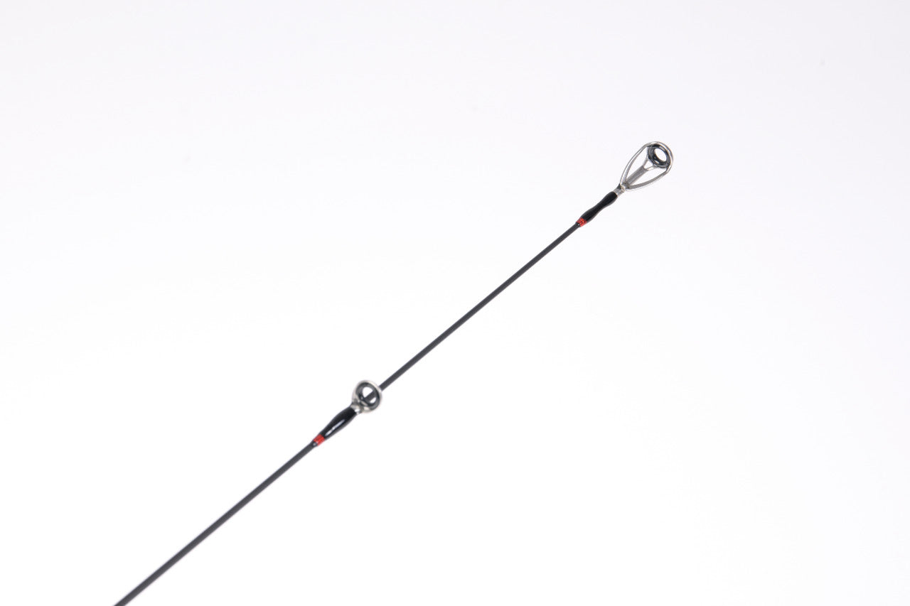 Hart Bloody Rock & Darting R&D 80 - Detalhe do blank em carbono alto módulo com logótipo Bloody
